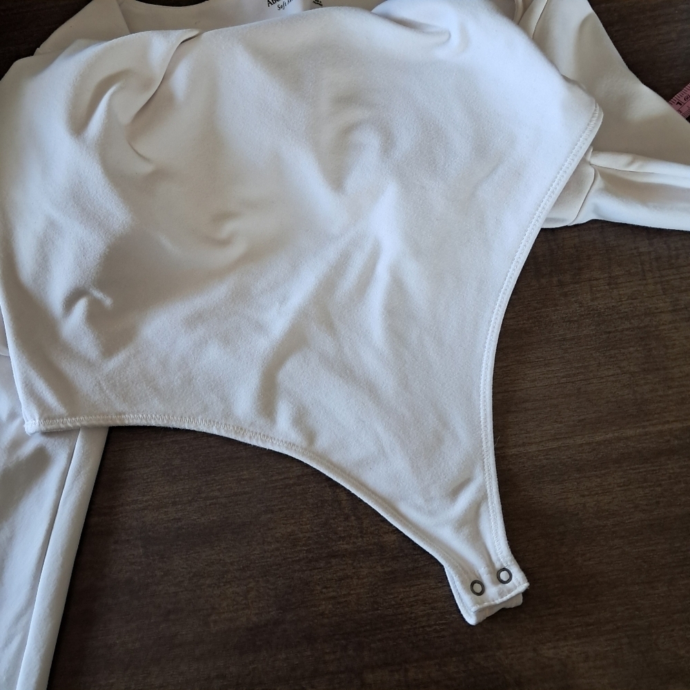 Abercrombie & Fitch Soft AF Seamless Long-Sleeve Ivory Bodysuit Size Medium - Picture 4 of 8
